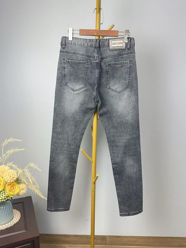 ブランドジーンズ側面デザイン